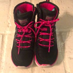 Skechers girl kid boots. On/off light